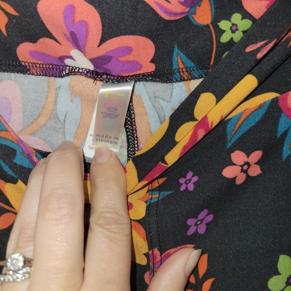 Lularoe TC Leggings Black with Tropical Flowers - Picture 4 of 5